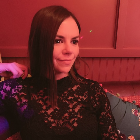 Meet your Posher, Maura - Picture 1 of 1